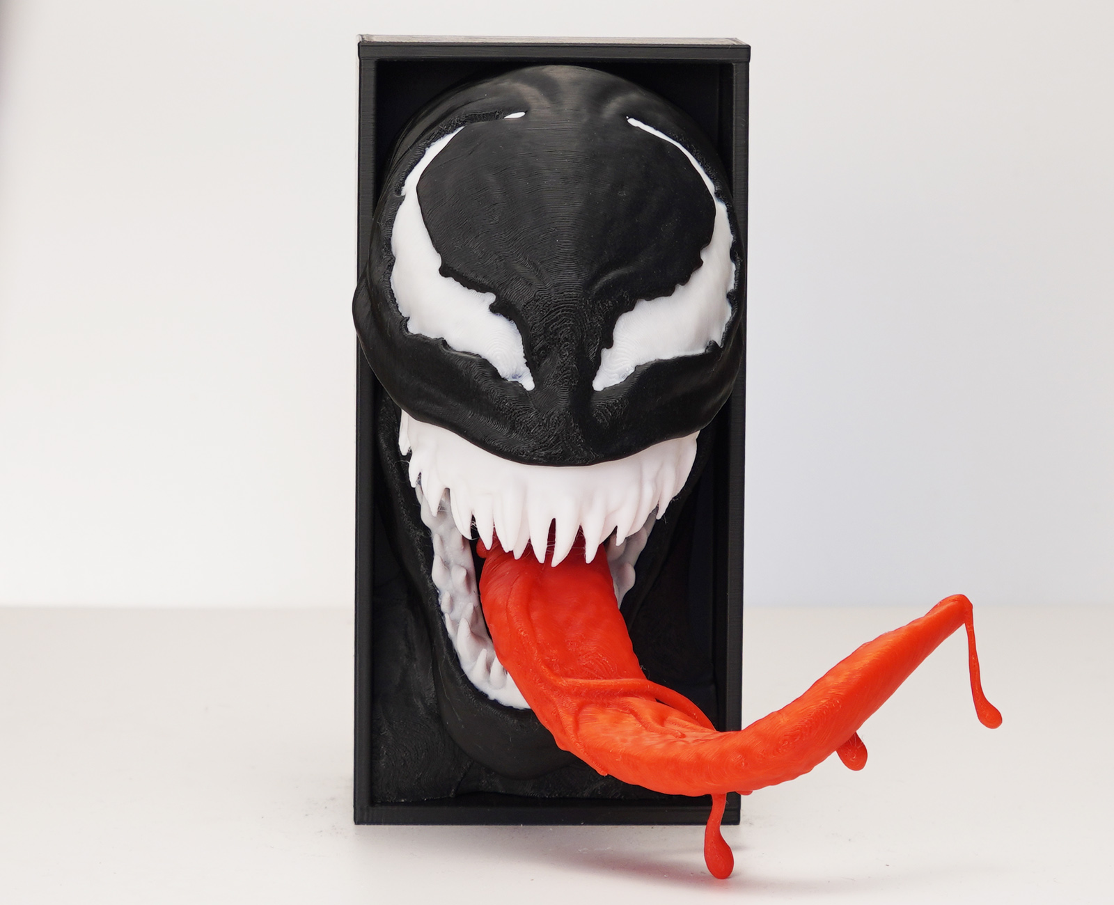 Venom Book Nook – podpórka do książek Venom Book Nook – podpórka do książek
