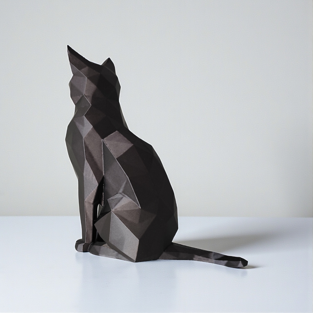 Elegancki siedzący kot w stylu Low Poly - figurka dekoracyjna - obrazek 7