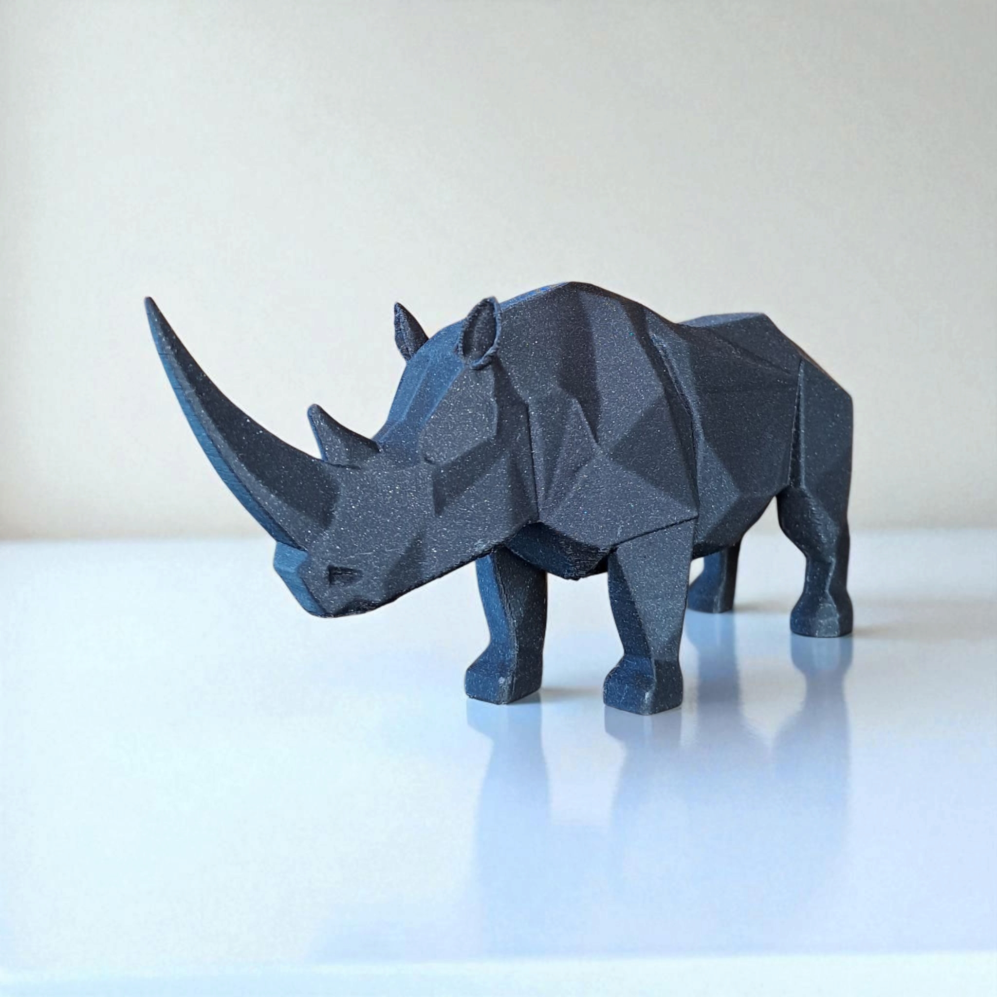 Nosorożec w geometrycznym stylu low poly - figurka dekoracyjna - obrazek 7